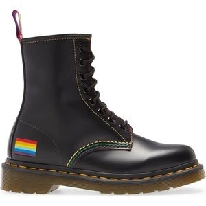 DM sz8 1460 PRIDE LEATHER LACE UP BOOTS